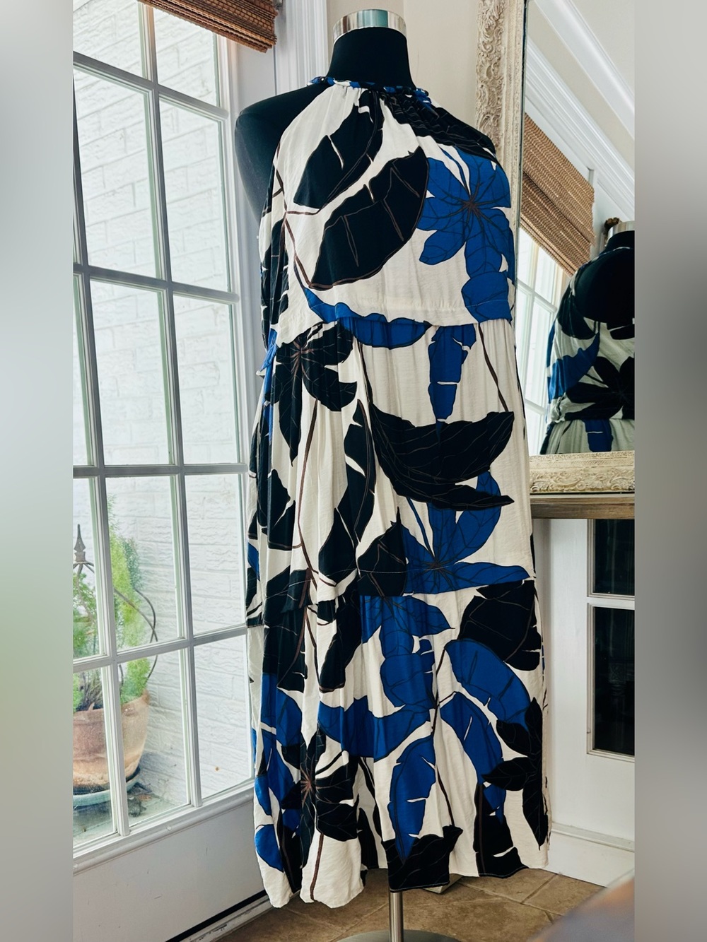 Blue/black Botanical halter dress - 20 Sofia Vergara